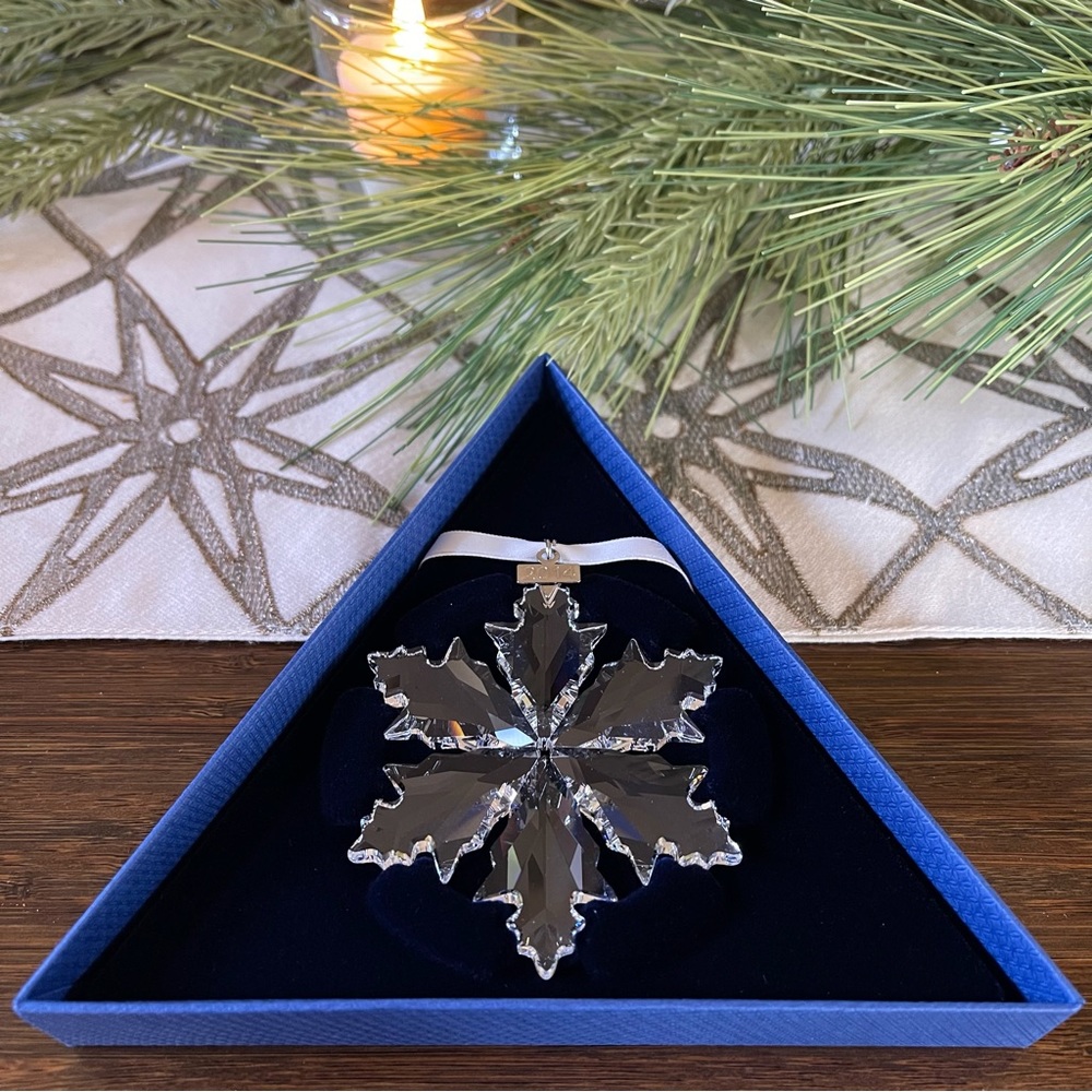 NIB 2014 Swarovski Annual Christmas Snowflake Ornament